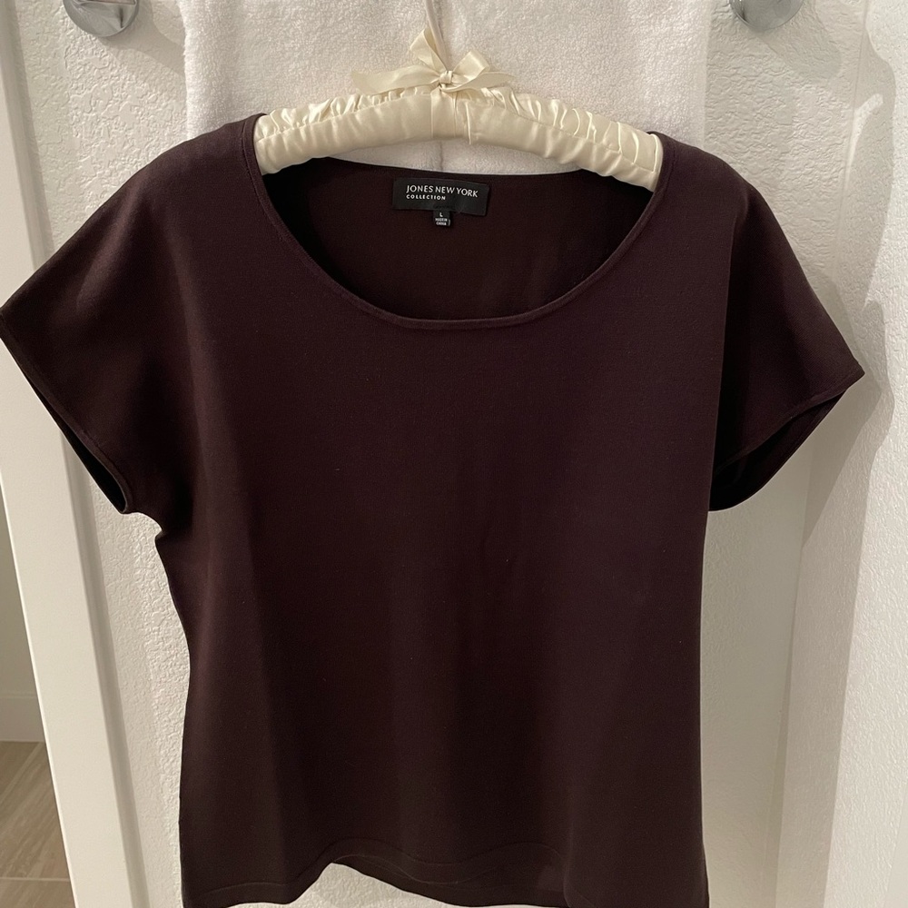 Short sleeve knit , dark brown , size large , Jones New York